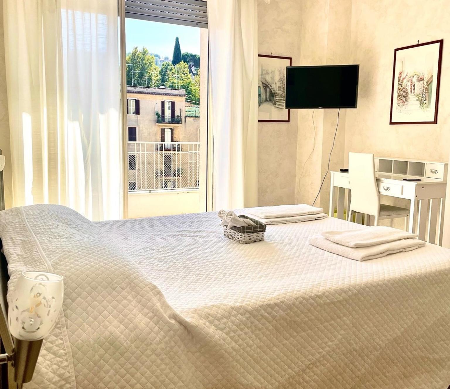 Le - Suites, Center! Guest house